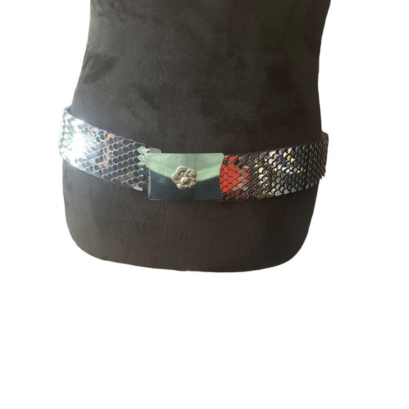 Vintage Silver Tone Fish Scale Stretchy Belt with Silver Buckle with Flower 34” - Picture 2 of 5